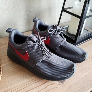 *Sold* Nike Roshe